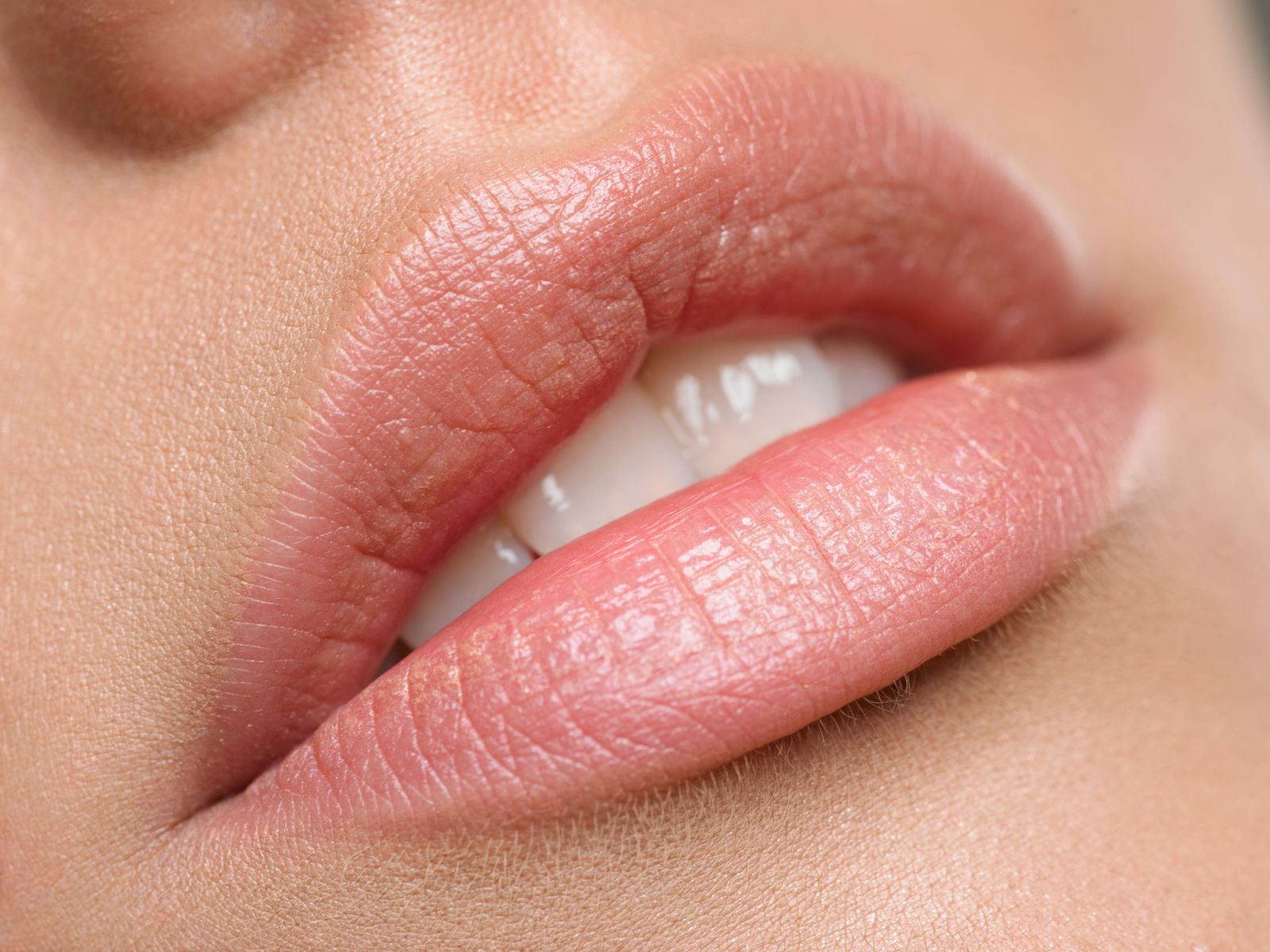 Permanent Make-up für Lippen mit sanfter Farbe und betonter Kontur